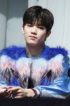 Pin de fefe em TRCNG (티알씨엔지)