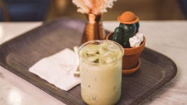 Hongdae Dessert Laboratory - Seoul 디저트연구소 홍대 - Mini en Monde cute dessert cafe, cafe seoul, peach flower korea, theme... 