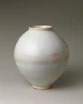A distinctive type of porcelain from the late Joseon period, the moon jar (Korea(이미지 포함) | 백자 달항아리, 도기, 도자기... 