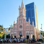 대성당 오후56시 가니깐 오토바이들 주차되있고 다들... 관광객들만 많았는데 진짜 성당이구… | Landmarks, Travel, Notre dame