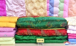 인민들의 호평받는 비단이불을 생산 -김정숙평양제사공장-