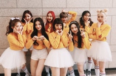 [TWITTER] 모모랜드_MOMOLAND 벌써 뿜뿜의 3주차 활동이 끝났네요... 주도 흥모랜드와 즐겁게 만나요!! #모모랜드 #MOMOLAND #GREAT #뿜뿜 | Vestidos