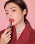 #new 화사한 레드컬러에 MLBB를 오묘하게 녹여낸  레트로 칠리 레드 3ce matte lip color #228 #3ce #3cemattelipcolor | Matte... 