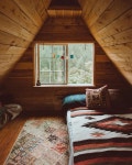 See this Instagram photo by @tinyhousemovement • 6,019 likes | 작은 집, 통나무집, 다락방 침실