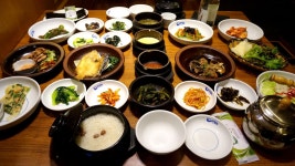 반포 산들해 한정식. 주말에 가니 죄다 교회 아줌마들 뿐. 뭔가 정직하고 거룩한 맛이난다. | 한식