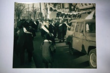 1964년 신세계백화점 앞. 영등포역 앞 수산시장 설치허가에 대한 시위모습 | 역사