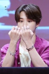잼잼 JAMJAM trên Twitter: 180602 상암 팬싸인회 #JIMIN #지민 강냥이 손 글케 안봐두 예쁘답니다…  | Jimin, Bts jimin, Park... 