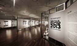 Exhibition에 있는 Mac Thu Linh님의 핀 | 레이아웃, 디자인, 갤러리