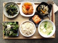 무친 산나물 무침, 엄마가 해주신 것 같은 밥상의 왕 닭도리탕, 아삭한 죽순과 가지나물을 가볍게 볶은 죽순가지볶음, 잘 익은 … | 식사, 샐러드