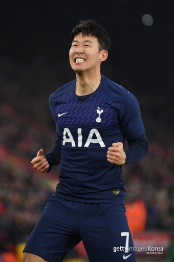 ‘양발+빠른 스피드’ 손흥민, FIFA20 ‘EPL 공격수 인기도 1위’ - 2020 | 축구, 축구 선수, 호날두
