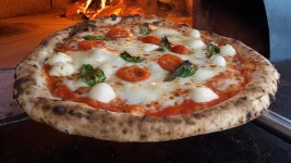 이태리 정통 스타일 화덕 피자 / Italian style oven pizza - korean street food - YouTube | 식품 아이디어, 피자, 화덕