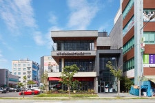 건축사 사무소 YEHA 의 원신흥동근린생활시설 | Building, Street view, Multi story building