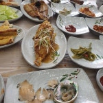 Instagram의 JihyePark 박지혜님: “오늘 출장지는 전남 영광 굴비정식 맛있게 냠냠 . #법성포 #굴비로식당 #굴비정식 . 사장님인가..엄청... 