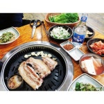 쫄깃쫄깃  기름기두 적고 신세계  흑돼지가 소문대로  #흑돼지 #삼겹살 #제주도 #맛집 #한라산소주 #21도 #koreanbbq #porkbelly... 