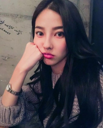 여성 인물 자료에 있는 핀