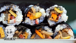 Vegetable Gimbap / Anyang Korea / Korean Street Food / 스마트 야채김밥 / 안양 중앙시... | Street food, Korean street food... 