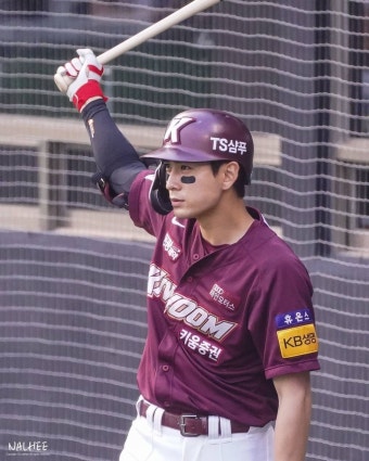키움히어로즈️️ on Instagram: “[20210623] 정후 is 뭔들,, #키움히어로즈 #이정후 #날희_이정후” | Sports jersey...
