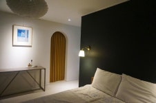 아치형 문이 돋보이는 침실과 포근한 공간들, 51평 아파트 리모델링 : 네이버 포스트(이미지 포함) | 인테리어, 인테리어 아이디어, 리모델링