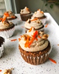 Gluten Free Carrot Cake Cupcakes with Vegan Maple Cream Cheese Frosting(이미지 포함) | 베이커리