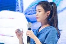 150731 해운대 하이트 여름이 뭐라고 페스티벌 아이유 사진 by 미스터신iu | Beauty, Hair, Pop idol