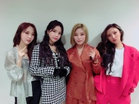 MAMAMOO on Instagram: “[#마마무]  마지막이지만 우린 연말까지 쭉 만날거니까😉 맘무도 무무도 윈플도 모두 수고했따요...