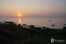 Guryongpo Beach (구룡포해수욕장) | Official Korea Tourism Organization | Korea tourism, Tourism, Summer getaways