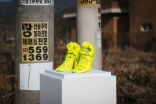 Daegeun Kang Eve - Neon lemon L 75 x H 170 X D 175 (mm) x 2 Resine, Powder coating, 2018  Photo - KuDongeun / kudongeun@gmail.com... 
