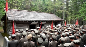 당선전일군들 혁명의 성산 백두산 답사,백두산밀영고향집 방문9