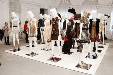 fashion exhibition | 인테리어 디자인, 디자인, 인테리어