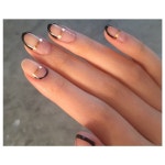누드와 골드는 언제나 옳다~~~🤩 고급진느낌은 안비밀입니다 😭😭✌🏻 #nudenails#minimalnails#linenails... 
