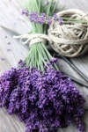 ana-rosa:    via: http://sylvia-homeandinspiration.blogspot.fr/ | 라벤더, 꽃다발, 꽃 디자인