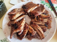 아침으로 유지니가 갤비 궈줌 . . . #미국가지말고이제부터내밥을부탁해 #아침 #고기 #갈비 #냠냠 | 갈비, 고기