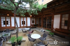 Insadong Chatjip (tea house) (인사동찻집) 33-1, Insadong-gil, Jongno-gu, Seoul 서울특별시 종로구 인사동길 33-1 (관훈동)