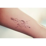 팔타투 #기하학타투 #화살타투 #타투이스트서언 #타투도안 #tattoo #tattoos #linetattoo #tattooseoeon… | 작은 문신, 바디 아트, 화살