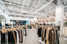 koreainterior#shoppingmallinterior#closetinterior#vintagecloset - 2020 | 쇼핑몰 인테리어, 인테리어 디자인, 옷 가게 인테리어