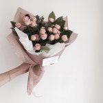결혼기념일 축하 28송이 예약꽃다발✨. . . . . . 카카오톡 예약문의 laflor1 . #결혼기... 플로리스트, 결혼기념일, 꽃다발