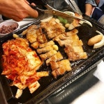 Korea #衝動 #ソウル #Seoul #daily #Kimchi #yummy #BBQ #Dinner #맛집 #홍대 #好心情 #烤肉 #쿄토 #삼겹살 #일… | キムチ, サムギョプサル, 肉