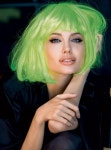 Angelina Jolie...looks BEAUTIFUL even with a green wig!!!! <3 | 초록색 머리, 헤어스타일, 헤어스타일 아이디어