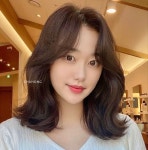 W medium에 있는 서련 김님의 핀 | 미디엄 헤어스타일, 헤어 미용, 헤어