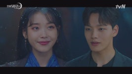 -줄거리 : 엘리트 호텔리어가 운명적인 사건으로 호텔 델루나의 지배인을 맡게 되면서 달처럼 고고하고 아름답지만 괴팍한 사장… | Hoteles