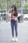 Paul Trak님이 Yoga pants women에 올린 거리 패션 | 여성, 여성 청바지