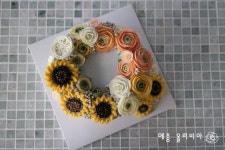 해바라기 플라워케익 ~ 메종올리비아 칠순케익 | Blooming flowers, Crochet earrings, Flowers