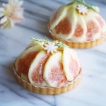 クリームチーズカスタードをたっぷりと詰めて、無花果を乗せました。スタッフのまかないスイーツです。 ＊… 」 | 타르트, 무화과, 제과