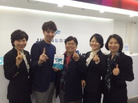 일본 주네스사업자와 삼성동비즈니스센터에서 주네스글로벌비즈니스가이드북을 싸인해주고 인증샷! | 일본