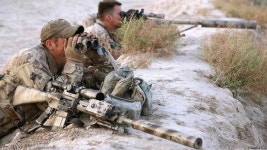 A Canadian sniper and spotter. The spotter appears to have a rare C7CT. | 스나이퍼, 특수부대, 전사