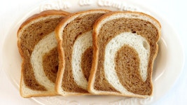 [손반죽] 보리빵 풍미? 메이플&커피 식빵 만들기 : 노달걀 (Maple & coffee Swirl Bread Recipe) - YouTube | 식품 아이디어, 요리, 커피