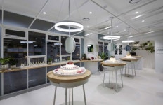 이니스프리탄현역점 | 이니스프리 그린라운지 여의도역점 -innisfree Green Lounge | Display design, Store design, Shop interior design