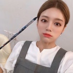 👩🏻🎨 붓은 처음 잡아보니까 내가 좋아하는 은하수 별 하늘로🌌✨ 공병에 담아서 간직하고 싶자나(~˘▾˘)~🎨” | 별, 은하수 Instagram의... 