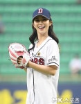 매경닷컴 MK스포츠(잠실)=김영구 기자  28일... 경기에 앞서 스포츠매거진을 진행하고 있는... 하고 있다.        phot… | 스포츠, 속옷, 기자