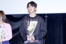 와이낫Jr (@Why_NotJR) | ทวิตเตอร์ | Graphic sweatshirt, Fashion, Jinyoung